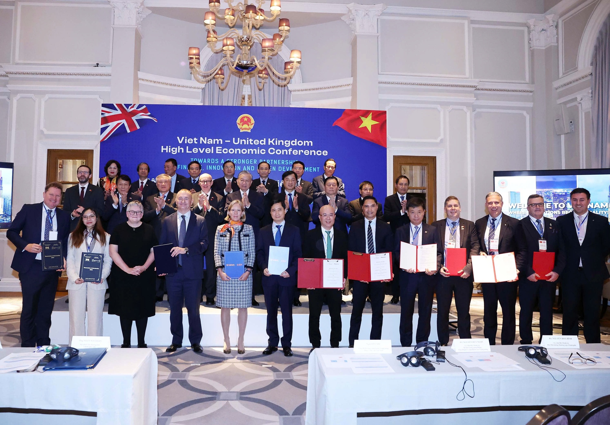 FPT ký kết hợp tác chiến lược với CLB Chelsea trước sự chứng kiến của Tổng Bí thư Tô Lâm- Ảnh 1.