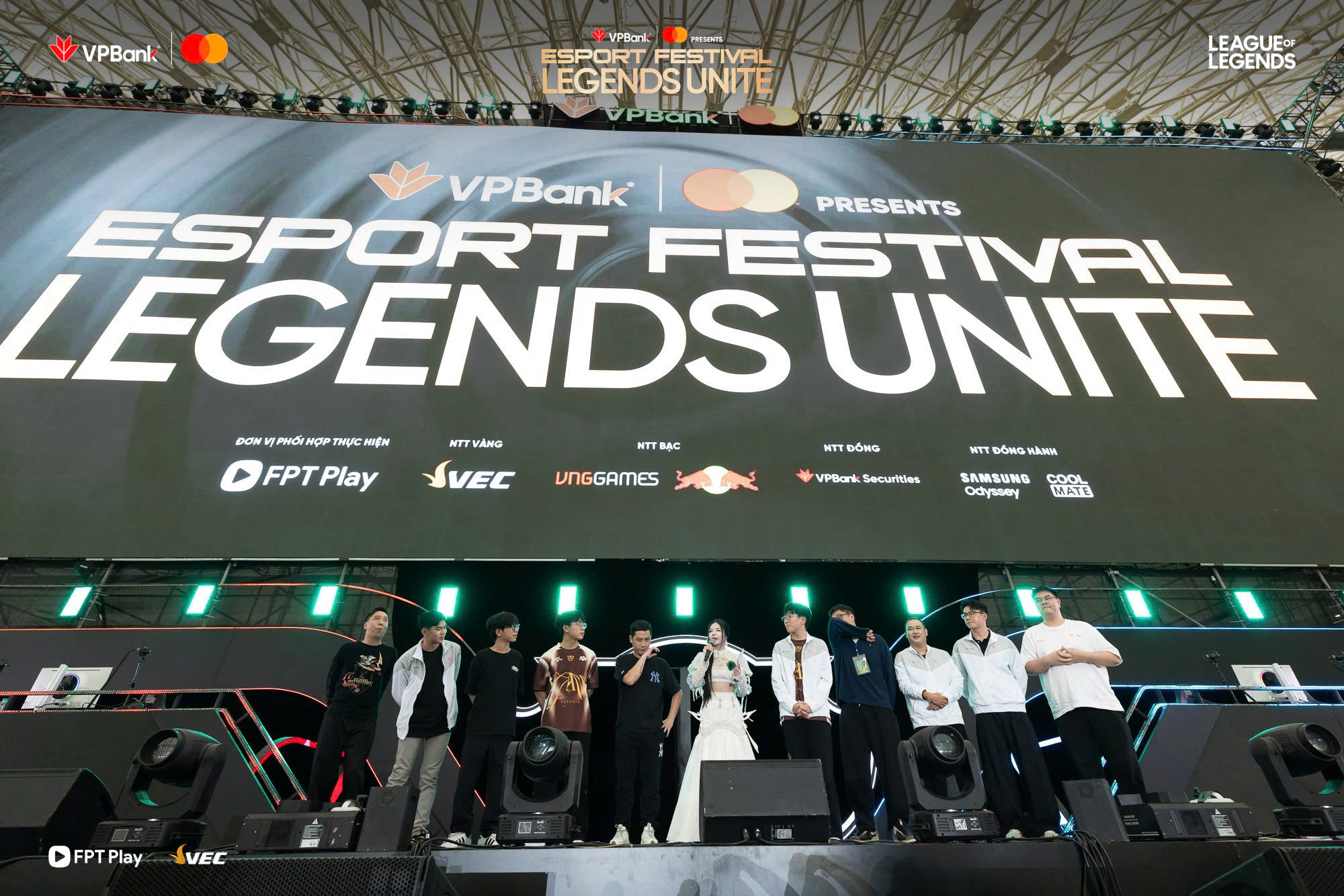 Faker v&agrave; T1 khuấy động lễ hội eSports lớn chưa từng c&oacute; tại Việt Nam